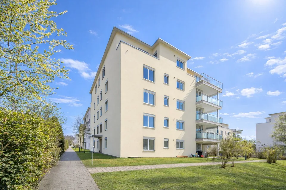 Appartamento luminoso 4.5 locali con balcone spazioso a Bülach