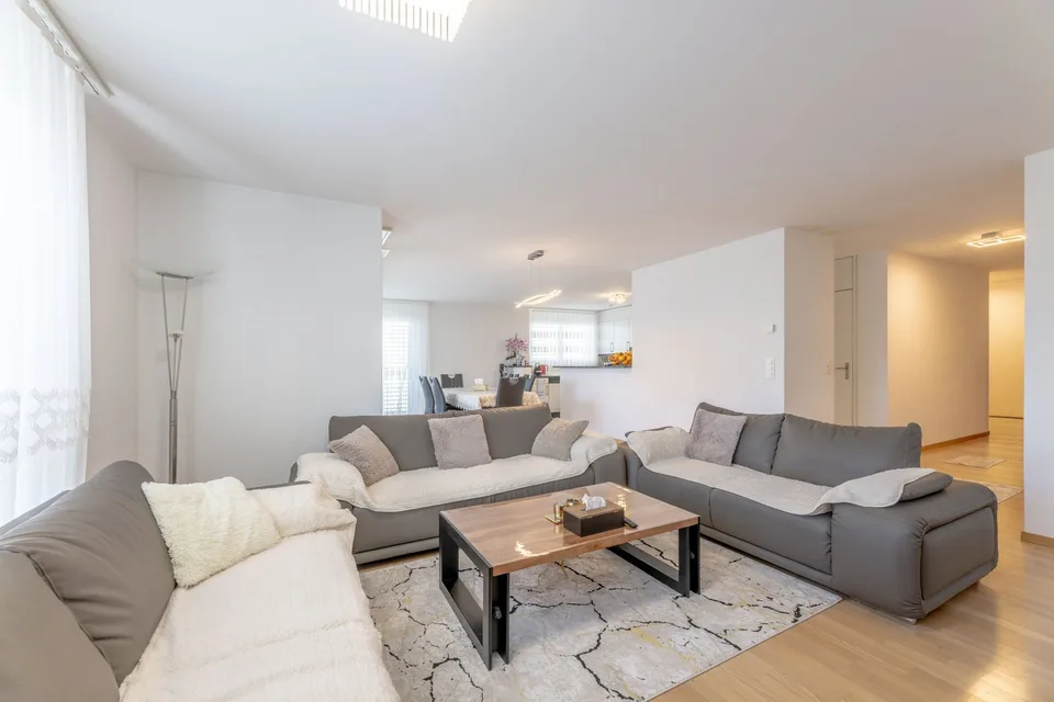 Helle 4.5-Zimmer-Wohnung mit grosszügigem Balkon in Bülach