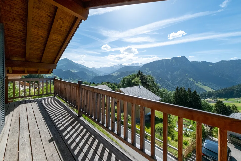 CHALET - BALCONS, TERRASSE, JARDIN - VUE PANORAMIQUE - EN EXCLUSIVITÉ