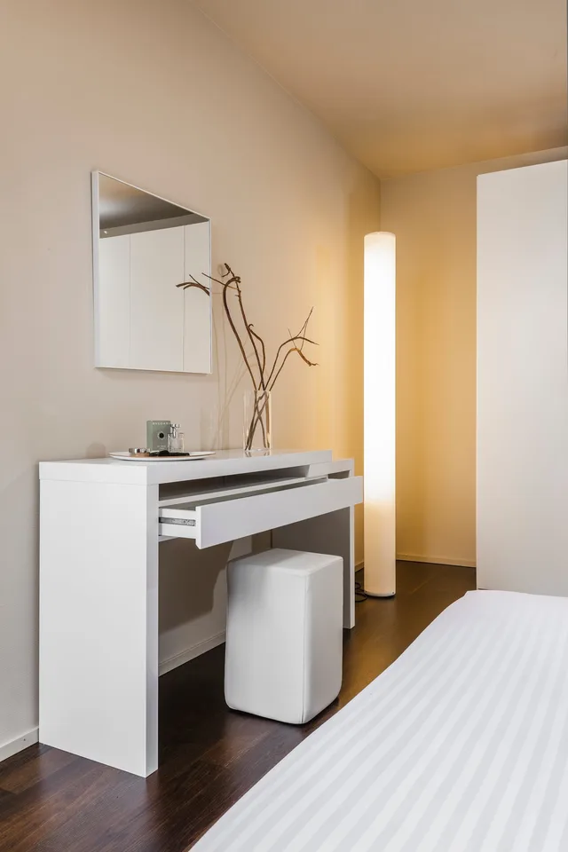 Moderne 2-Zimmer-Wohnung in Zürichs renommiertem 8008 Bezirk – Foto 10 von 13