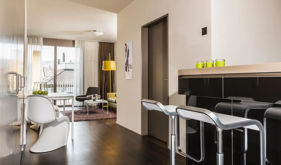 Modern 2-Room Furnished Apartment in Zürich's Prestigious 8008 District
