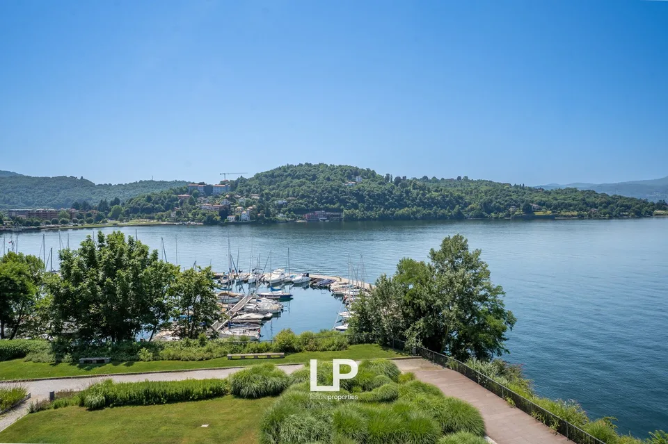 Appartamento con vista sul Lago Maggiore a Laveno – foto 12 di 13