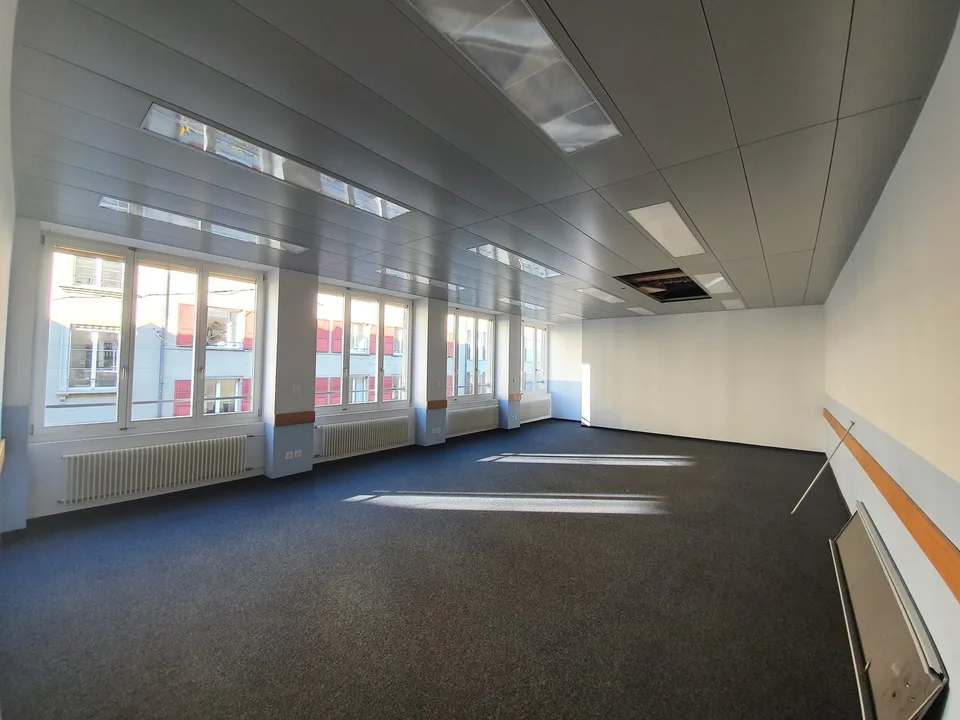 Spazio di ufficio e servizio centrale in affitto al Ryfflihof
