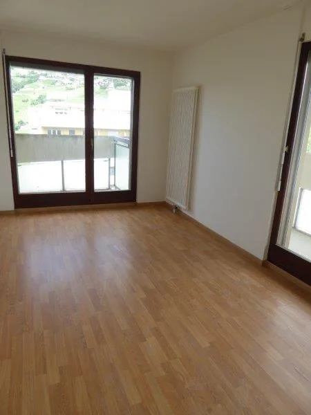 Spacieux appartement de 4 pièces avec balcon et garage à Sierre