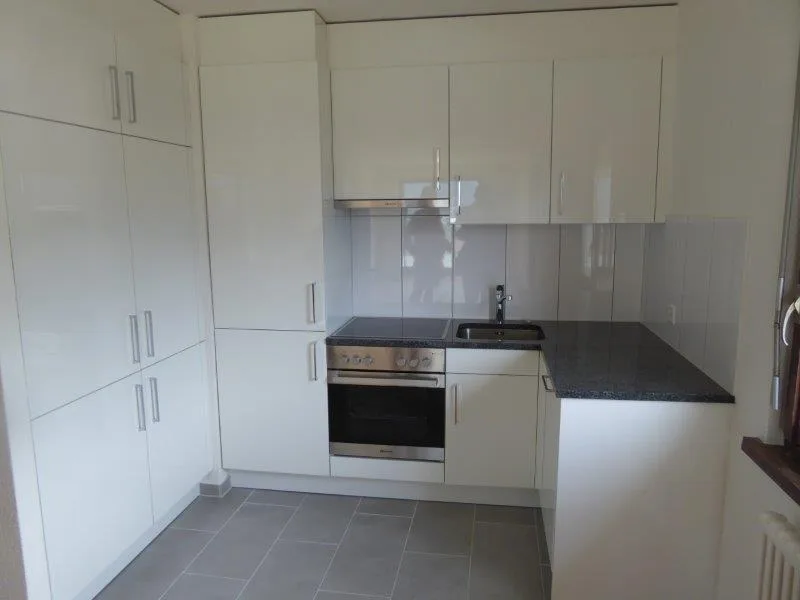 Spacieux appartement de 4 pièces avec balcon et garage à Sierre