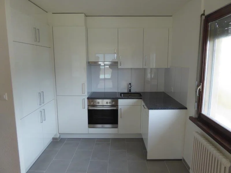 Spacieux appartement de 4 pièces avec balcon et garage à Sierre