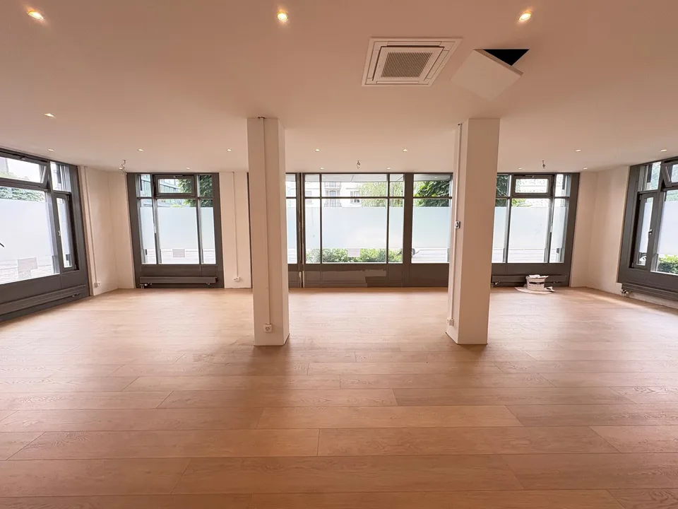 Local commercial dans un emplacement central à Hergiswil – 95 m² au rez-de-chaussée