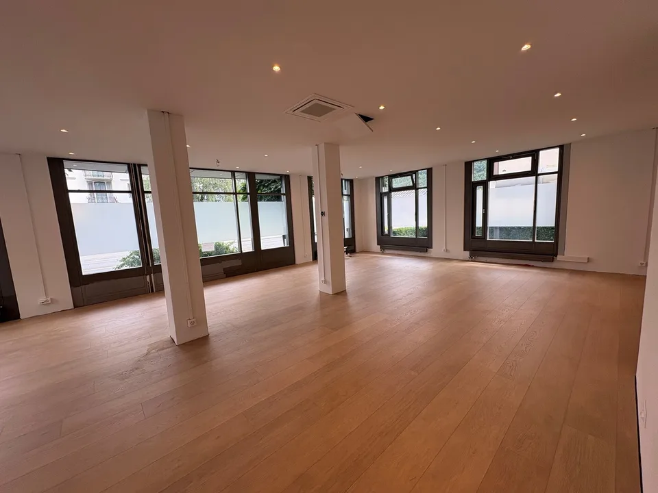 Local commercial dans un emplacement central à Hergiswil – 95 m² au rez-de-chaussée