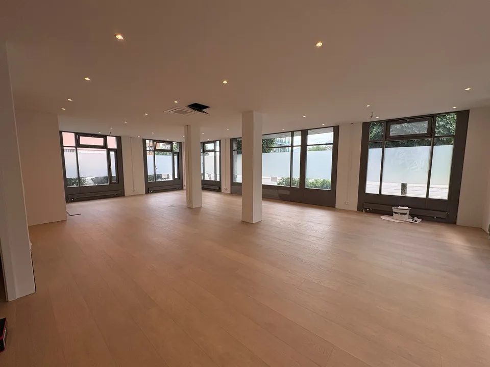 Local commercial dans un emplacement central à Hergiswil – 95 m² au rez-de-chaussée