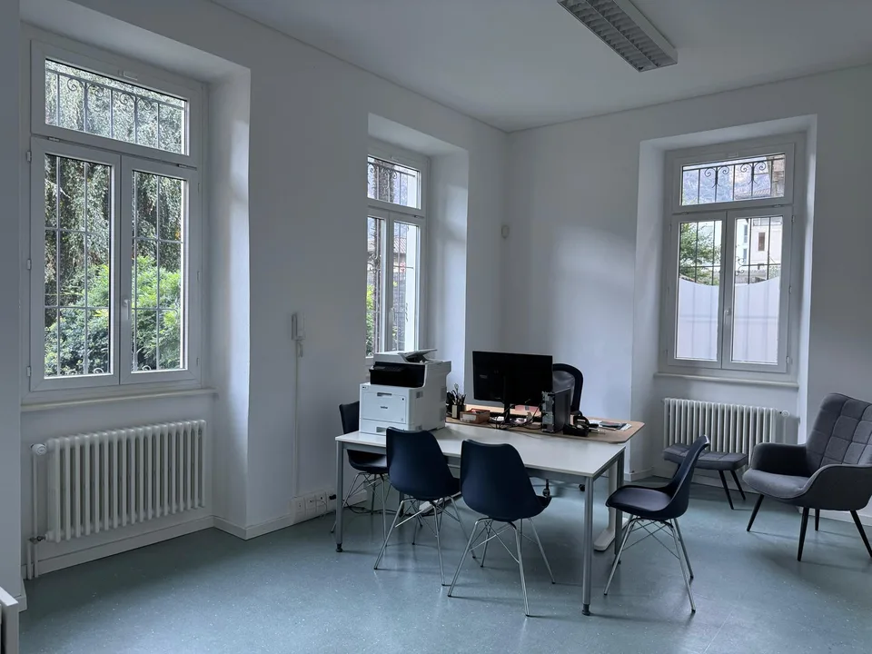 Spacious office in Biasca