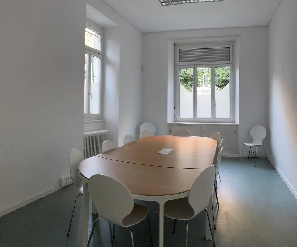 Spacious office in Biasca