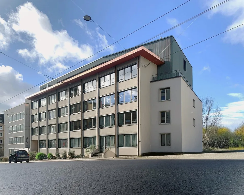 ERSTVERMIETUNG nach Totalsanierung: Modernes Wohnen im Herzen von Zürich