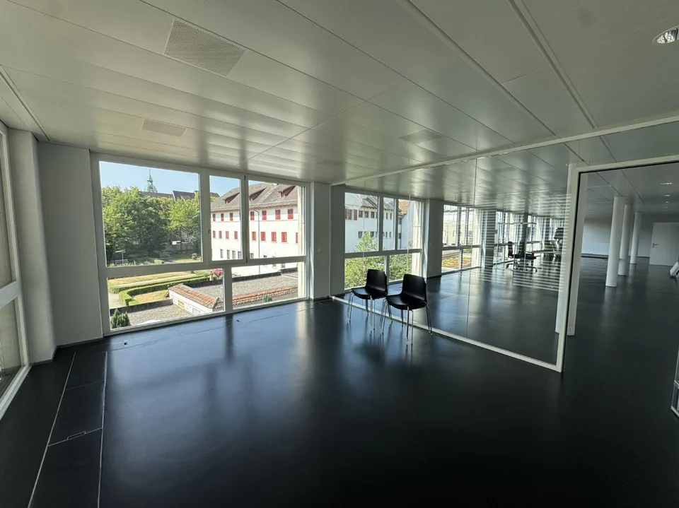 Espace de bureau au 2e étage est avec terrasse de jardin