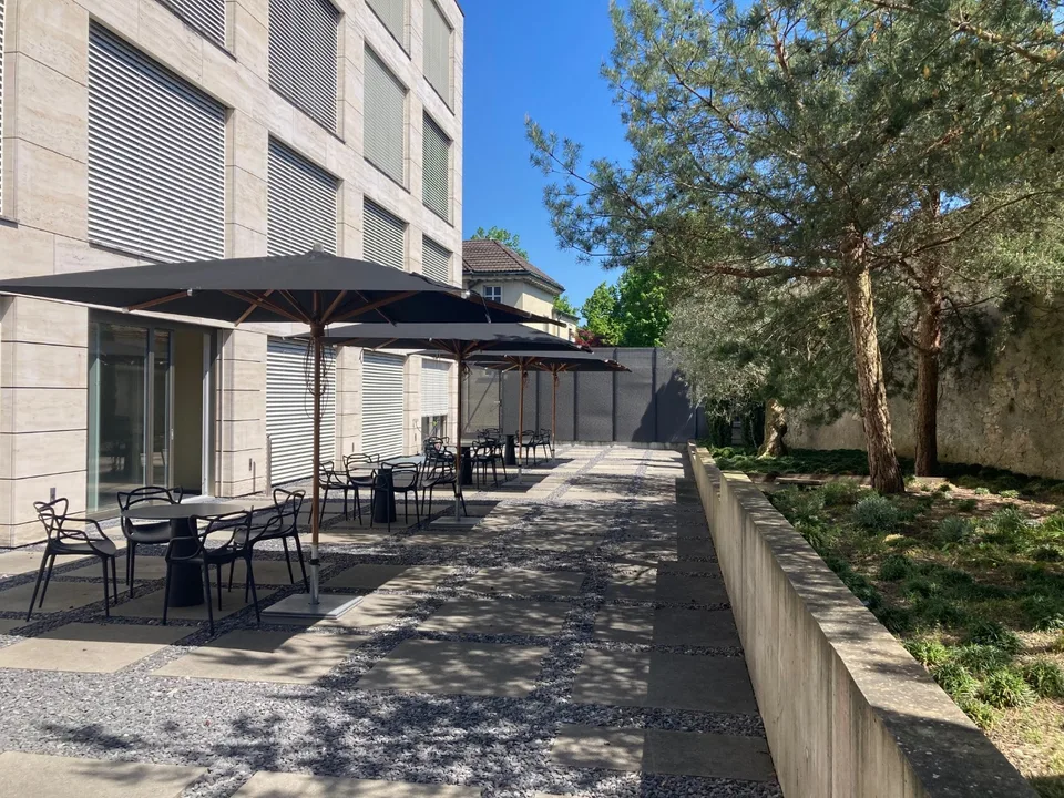 Espace de bureau au 2e étage est avec terrasse de jardin