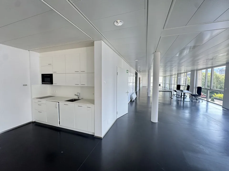 Espace de bureau au 2e étage est avec terrasse de jardin