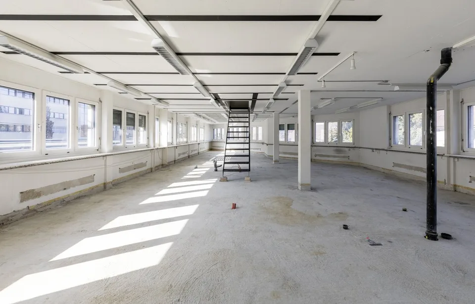 Top Lage: Attraktive Büroräumlichkeiten direkt am Bahnhof Belp – Foto 6 von 8