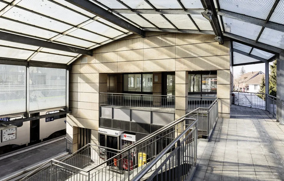 Posizione ideale: Spazi uffici attrattivi direttamente alla stazione di Belp