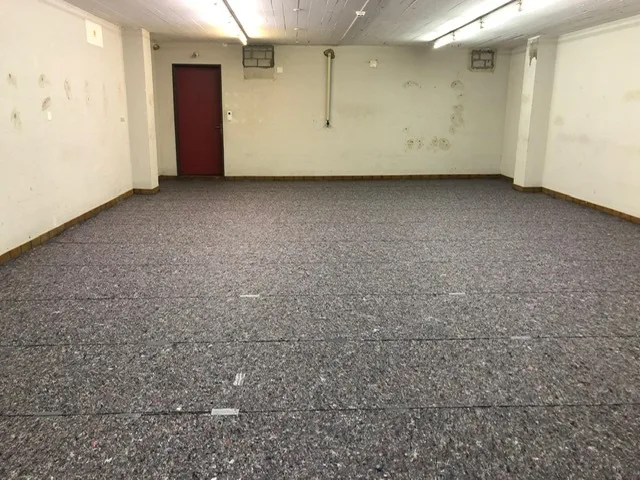Grosser Lagerraum direkt beim Bahnhof Enge zum Mieten