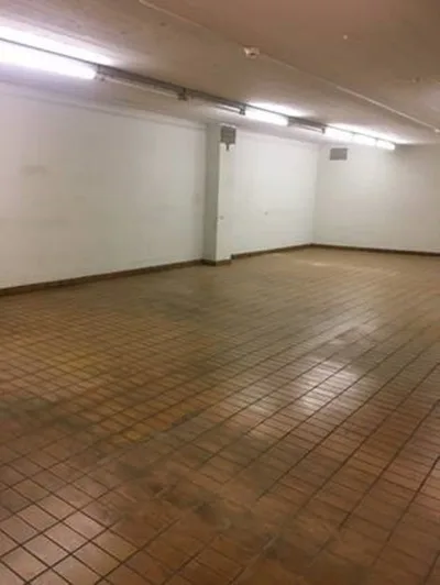 Grosser Lagerraum direkt beim Bahnhof Enge zum Mieten