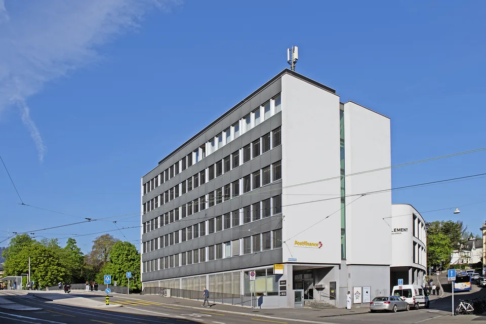 Grosser Lagerraum direkt beim Bahnhof Enge zum Mieten