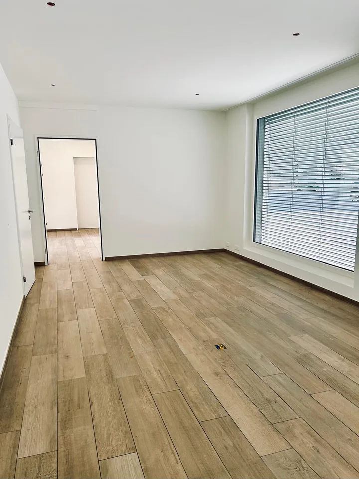 Büro-/Geschäftsraum an zentraler und gut sichtbarer Lage