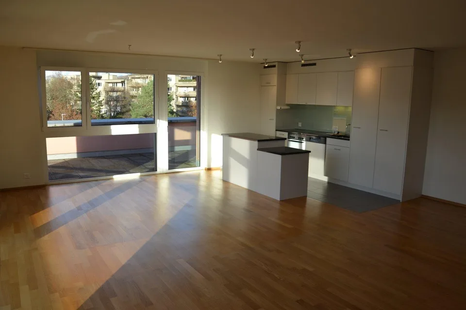 Grosszügige Attikawohnung mit 180-Grad-Panoramablick in Mehrgenerationensiedlung – Foto 11 von 12