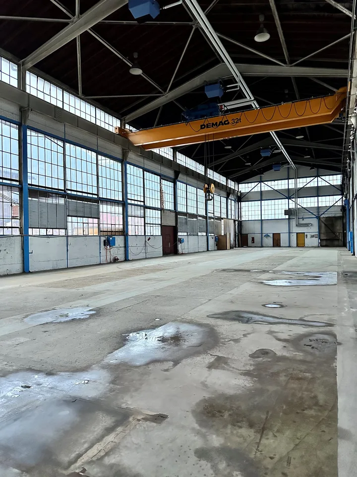 Places de stationnement dans un entrepôt à partir de 56 m2 - 900 m2