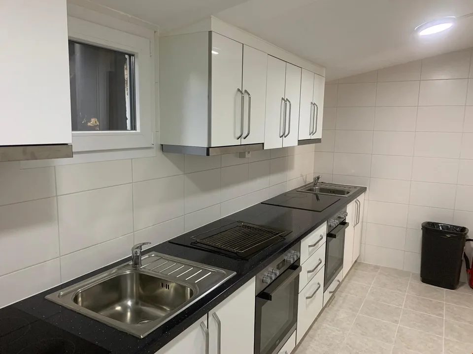 Chambre simple neuve et meublée à louer à Herbetswil