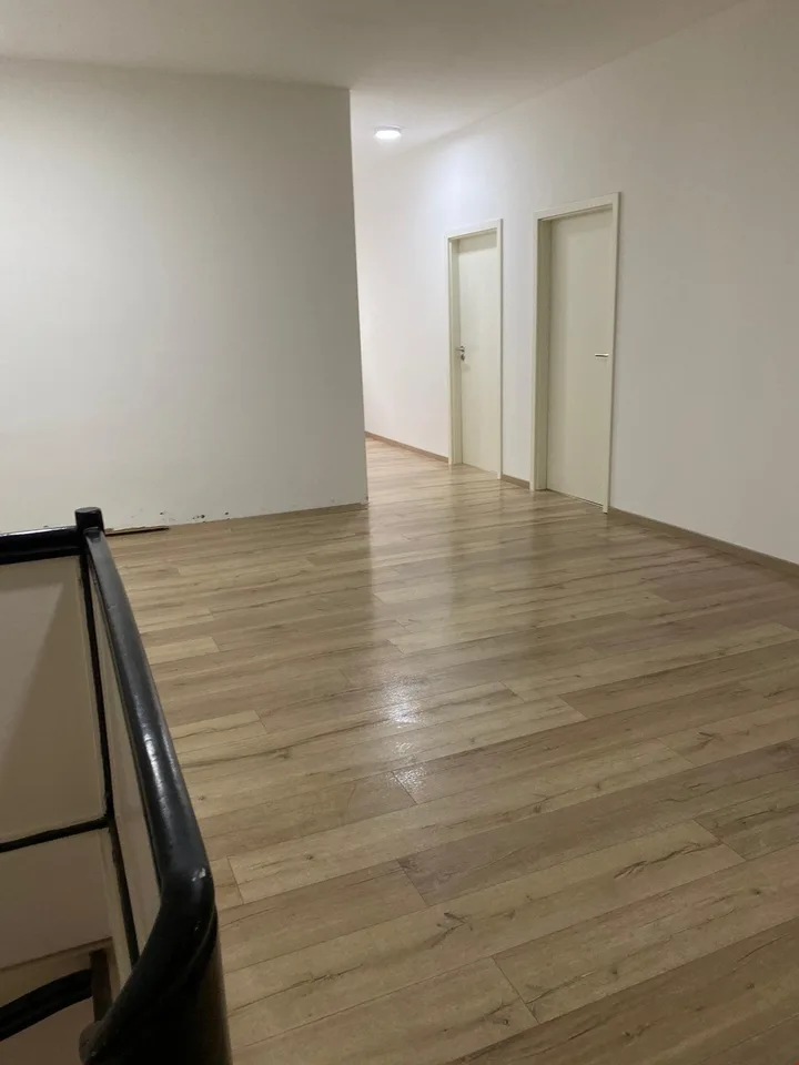Chambre simple neuve et meublée à louer à Herbetswil