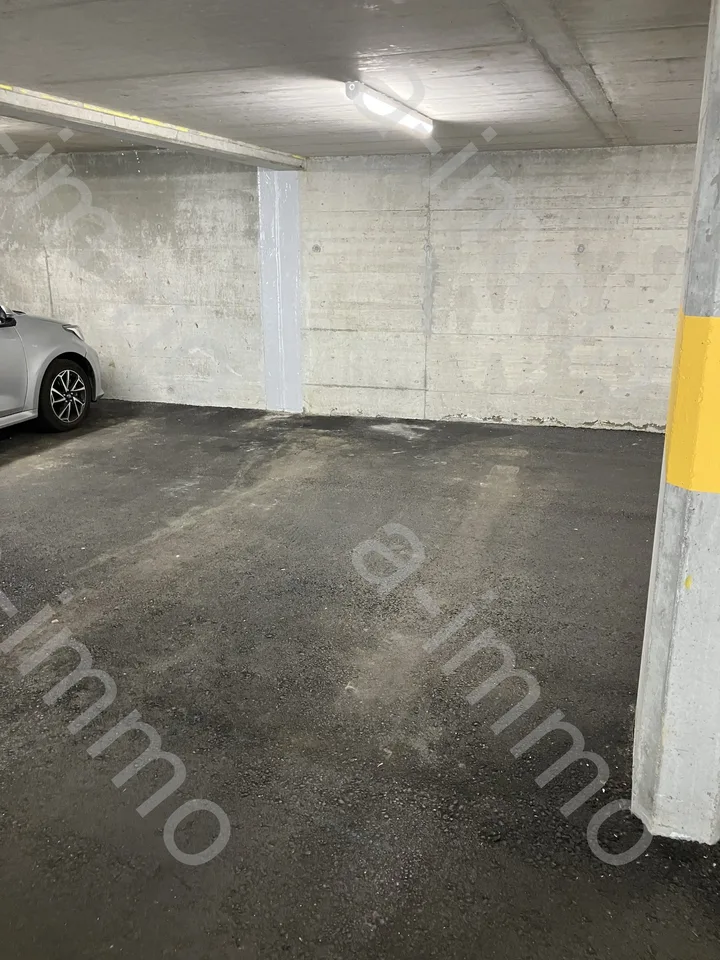 grosser Tiefgaragenparkplatz in Reinach zu vermieten