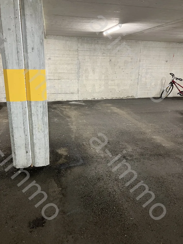 grosser Tiefgaragenparkplatz in Reinach zu vermieten