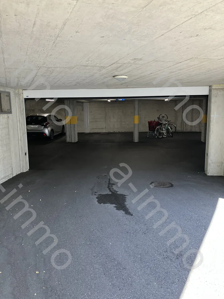 grosser Tiefgaragenparkplatz in Reinach zu vermieten