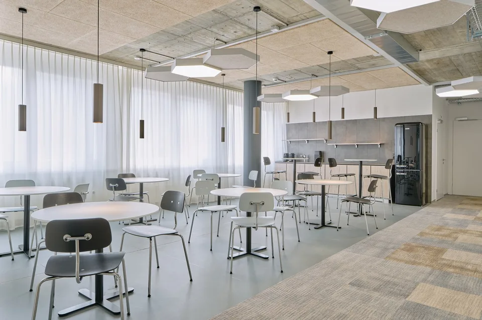 Gewerbe, Praxisraum oder Büro gesucht? Zentral in Neuenhof zu vermieten