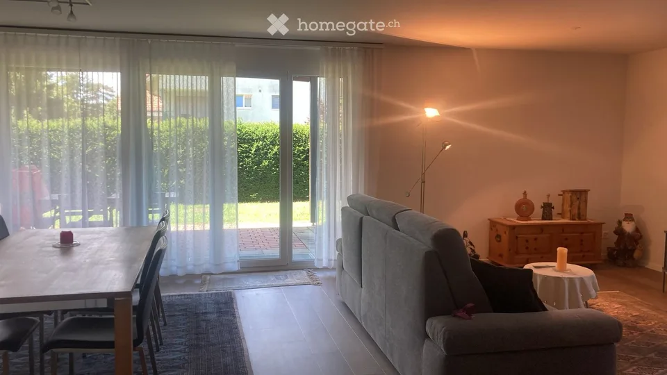 3.5 Zimmer Wohnung im Parterre mit Sitzplatz