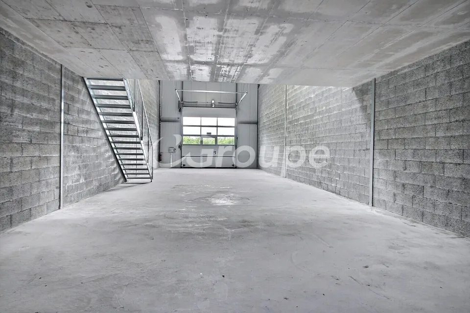 Grandi box di stoccaggio - 179 m²/ laboratorio a Saxon | Disponibili da subito – foto 9 di 13