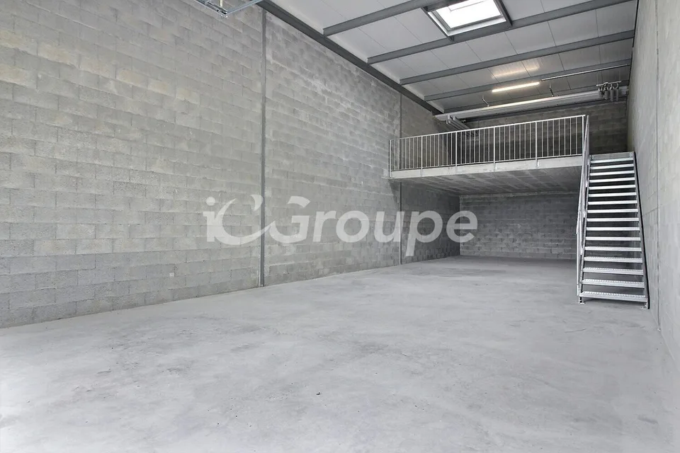 Große Lagerboxen - 179 m²/ Werkstatt in Saxon | Verfügbar ab sofort