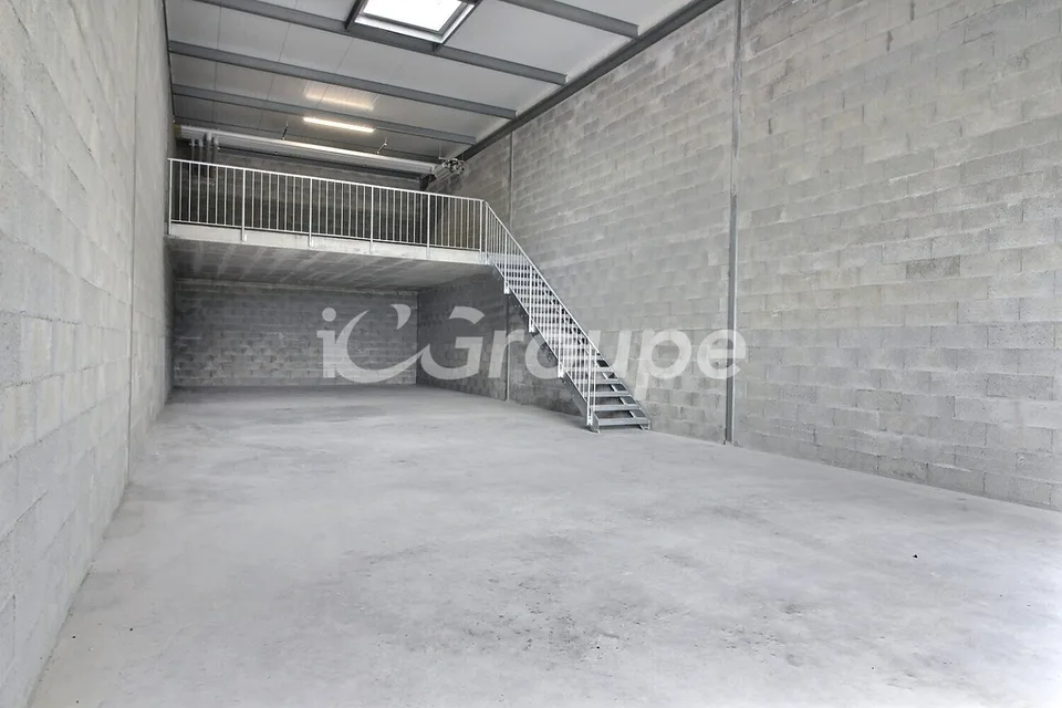Grands box de stockage - 179 m²/ atelier à Saxon | Disponibles dès maintenant
