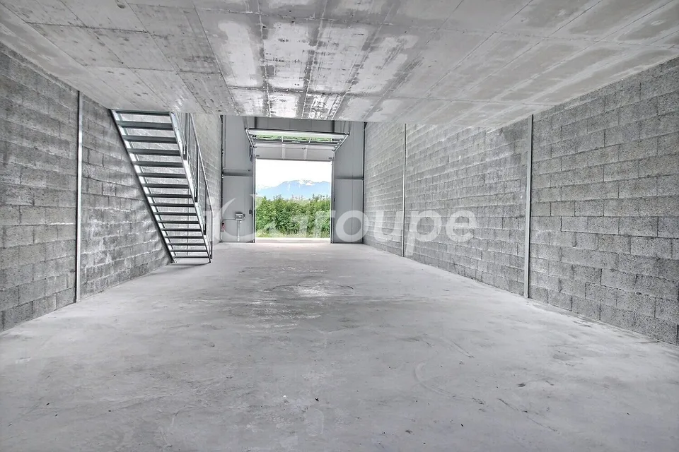 Grandi box di stoccaggio - 179 m²/ laboratorio a Saxon | Disponibili da subito – foto 8 di 13