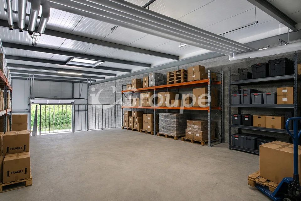 Grandi box di stoccaggio - 179 m²/ laboratorio a Saxon | Disponibili da subito – foto 13 di 13