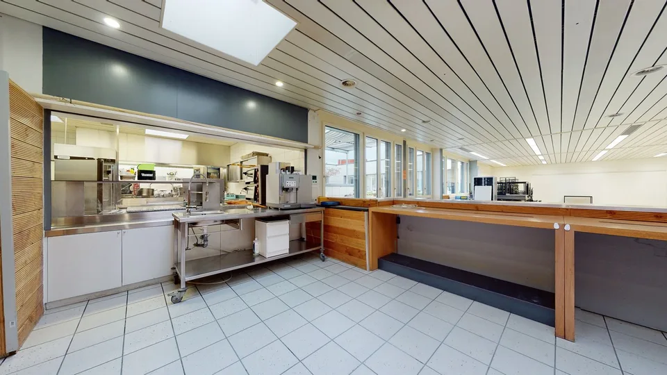 Vous trouverez ici un endroit idéal pour votre restaurant avec une cour intérieure. – photo 6 sur 12