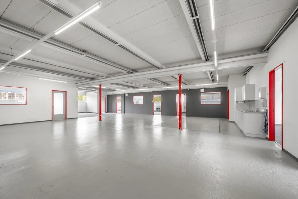 Spazio ufficio compatto e luminoso vicino all'A1 Würenlos