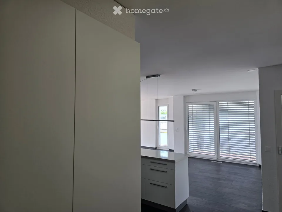 Appartamento moderno di 4,5 locali a Sion con vista sulle montagne, disponibile subito