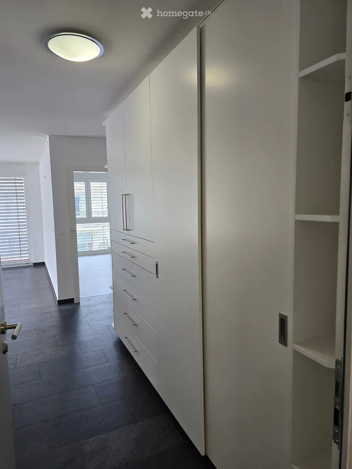 Appartamento moderno di 4,5 locali a Sion con vista sulle montagne, disponibile subito