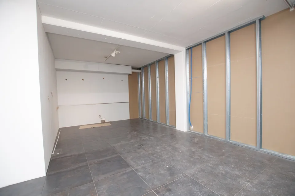 Spazio commerciale adatto nella famosa "casa bianca" – foto 6 di 12