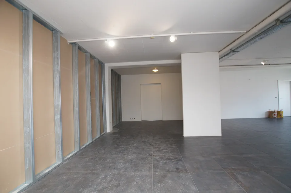 Spazio commerciale adatto nella famosa "casa bianca" – foto 7 di 12