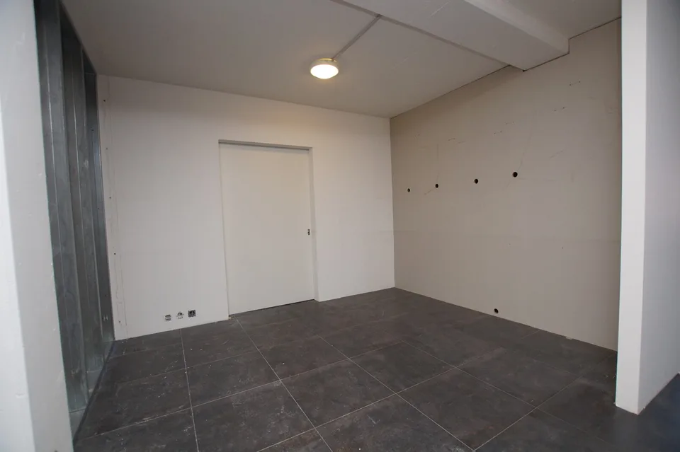 Spazio commerciale adatto nella famosa "casa bianca" – foto 8 di 12