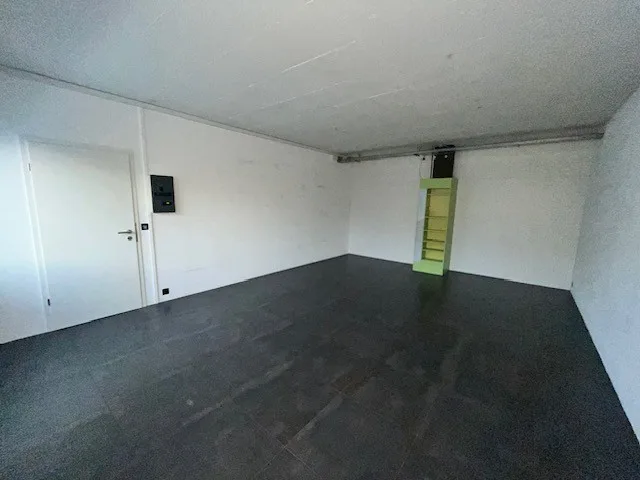 Spazio commerciale adatto nella famosa "casa bianca" – foto 11 di 12