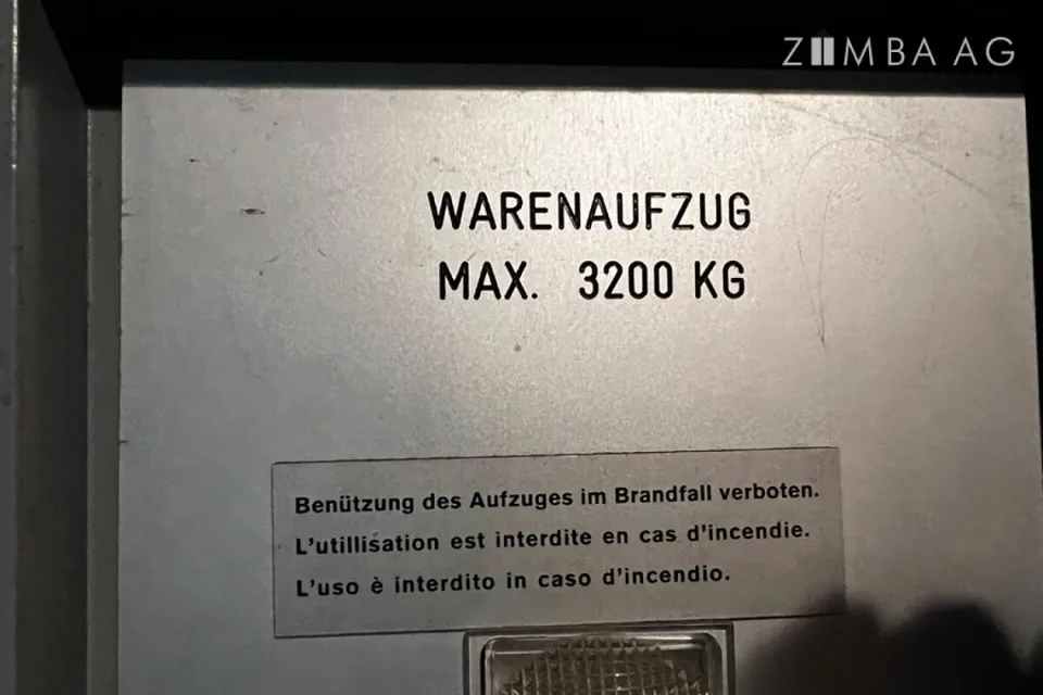 Magazzino di produzione con ufficio aggiuntivo