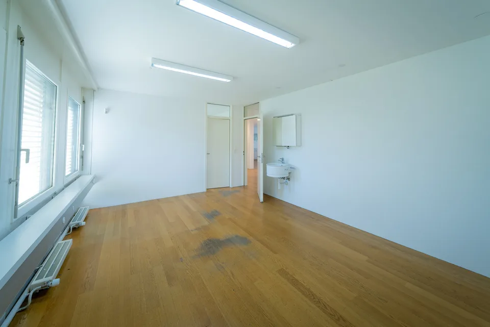 Ausgebaute Büro- oder Praxisfläche im Erdgeschoss – Foto 7 von 9