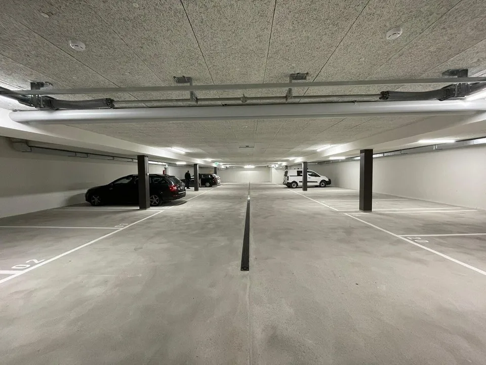 Motorrad-Abstellplatz im Kreis 6 zu vermieten!
